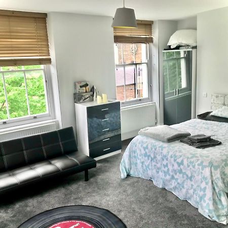 Camden Guest House Double Bedroom With Super Large King Bed ลอนดอน ภายนอก รูปภาพ