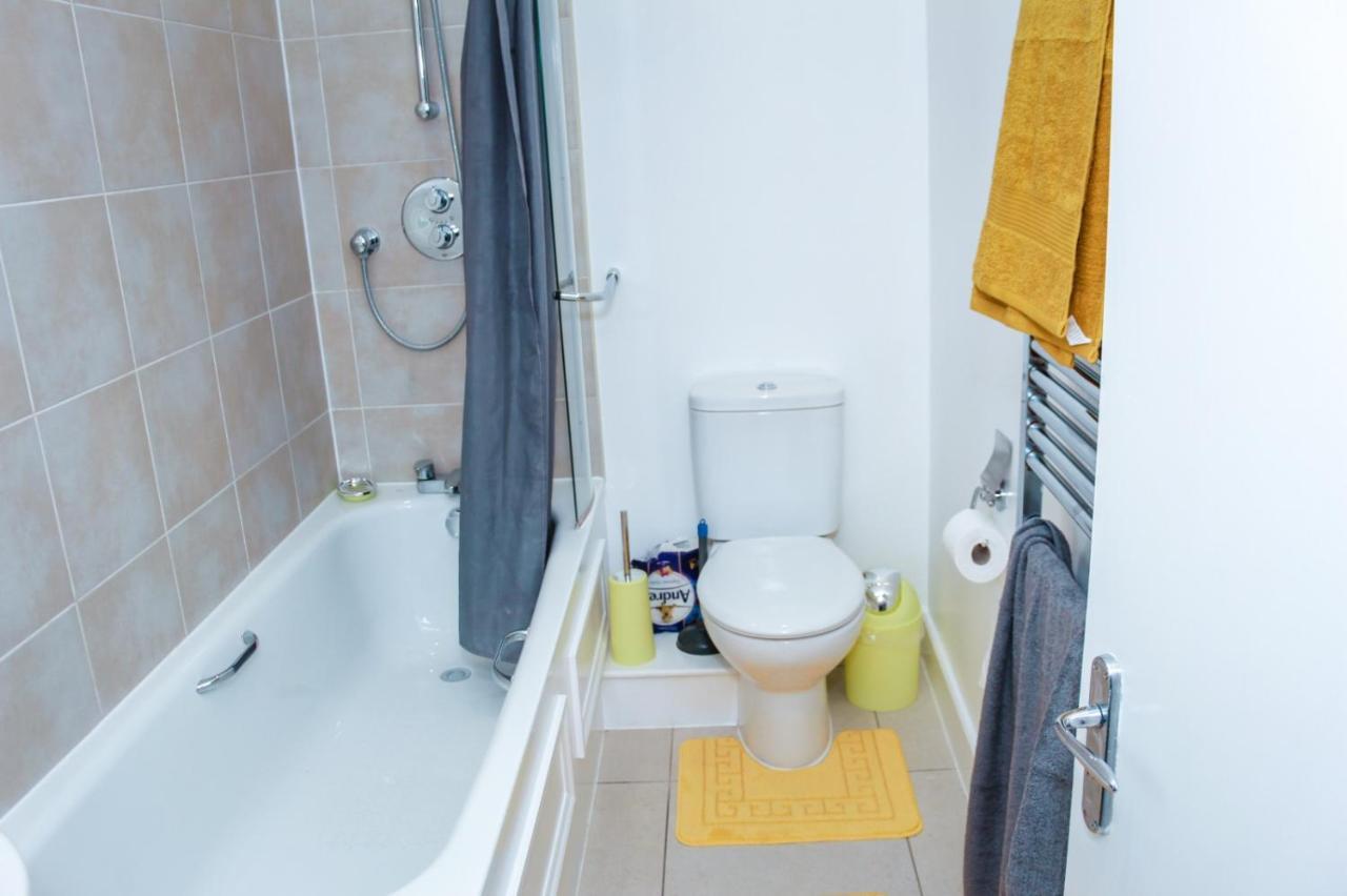 Camden Guest House Double Bedroom With Super Large King Bed ลอนดอน ภายนอก รูปภาพ
